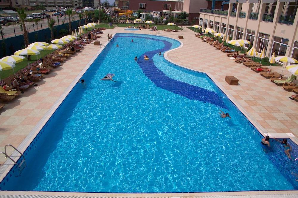 Titan Select Hotel Konakli Bagian luar foto